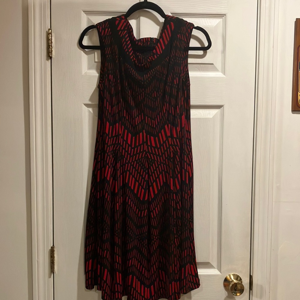 Lovely size 12 dress - perfect condition! Zips up the back - 3/4!